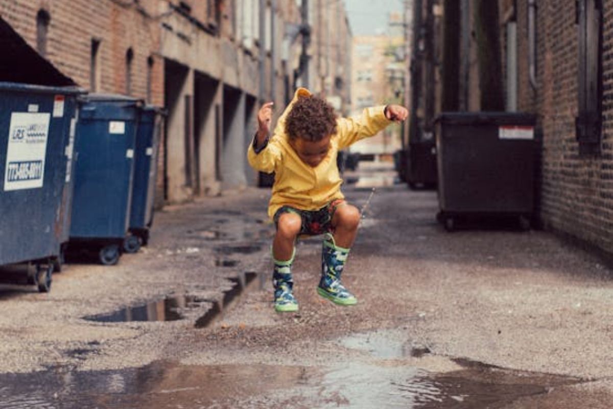 Best Clothes for Hot and Humid Weather: Keep Cool and Comfortable All Day